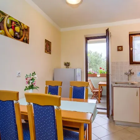 Apartament Anci *