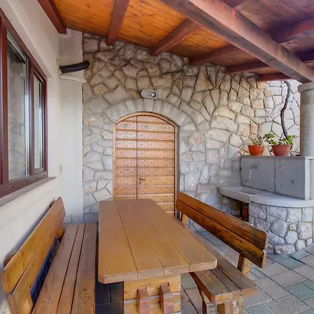 Apartament Anci *