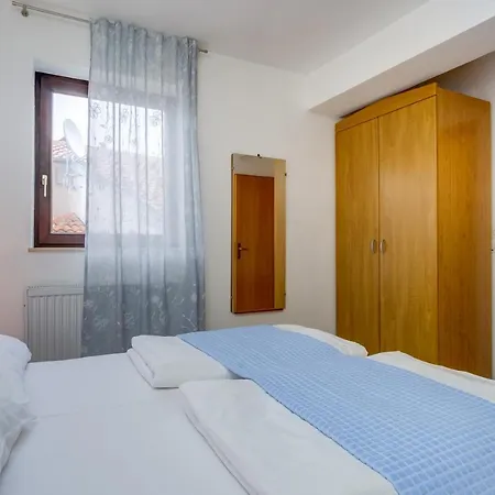 Apartament Anci *
